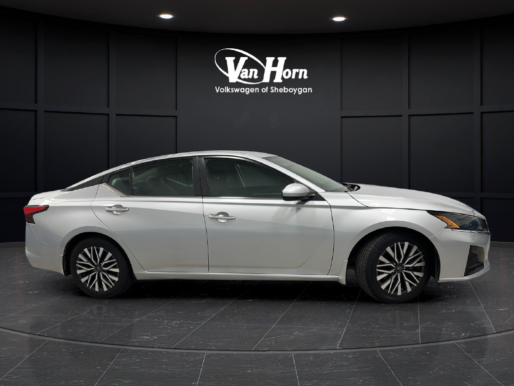 Used 2023 Nissan Altima 2.5 SV FWD image 8