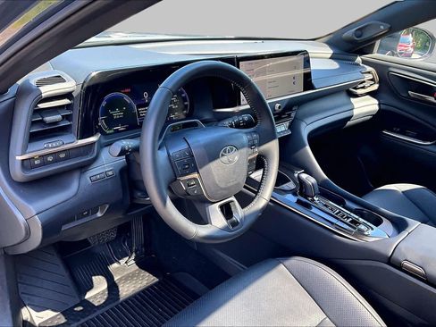Certified 2025 Toyota Crown Signia w/ Advanced Technology Package AWD/4WD image 17