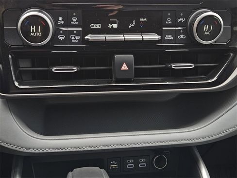 Used 2023 Toyota Highlander LE image 16