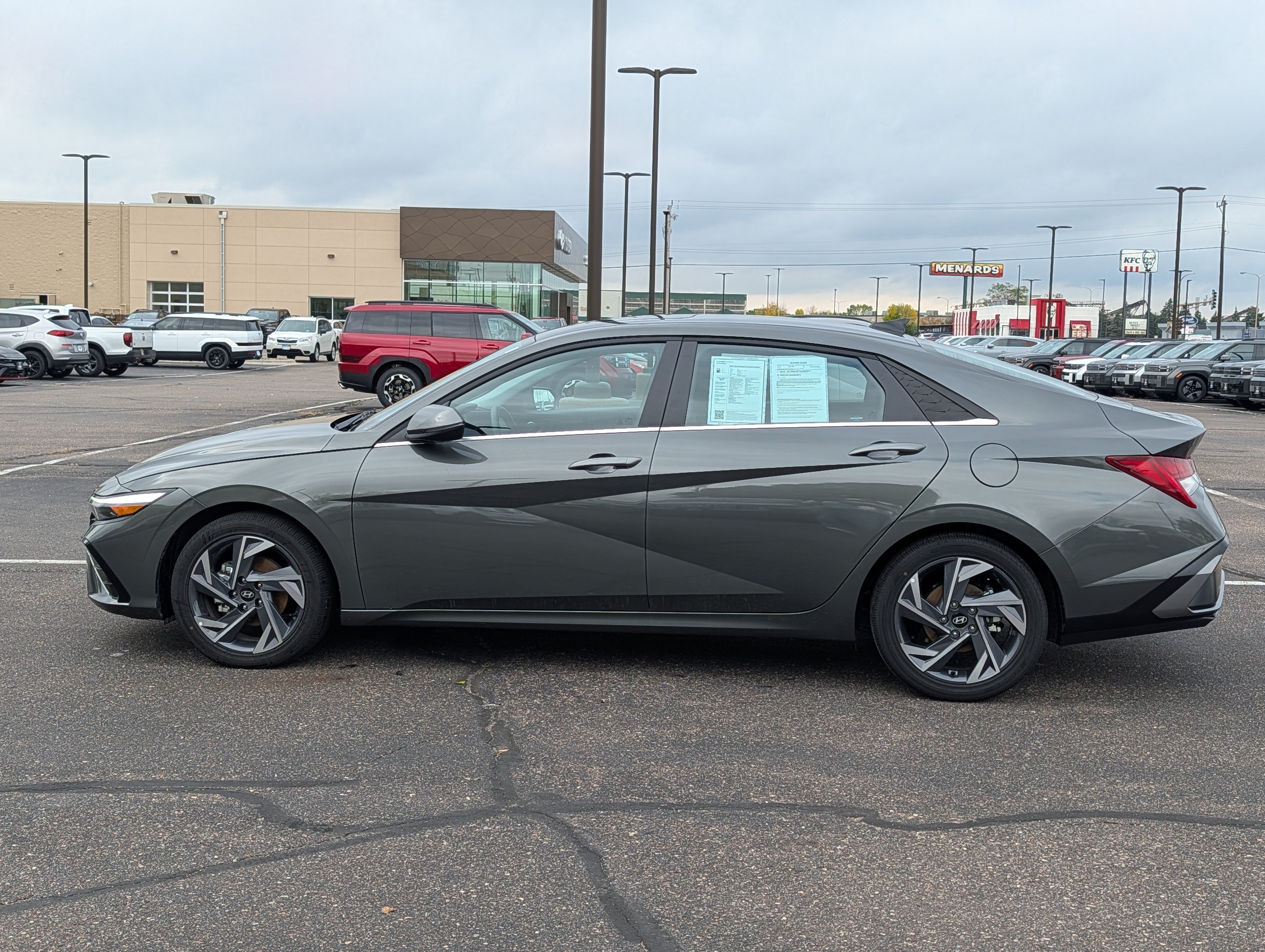 Used 2026 Hyundai Elantra Limited FWD image 2