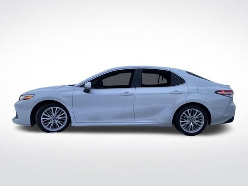 Used 2018 Toyota Camry XLE image 12