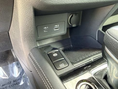 Used 2024 Nissan Kicks SR w/ SR Premium Package FWD image 31