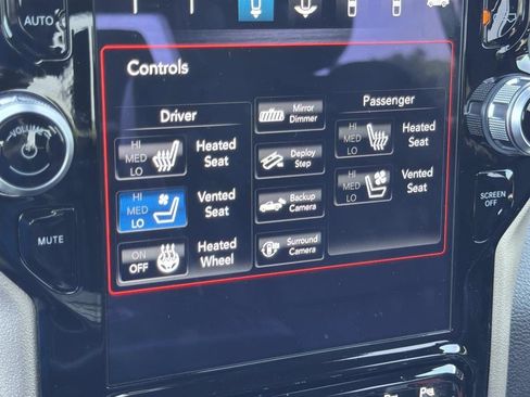 Used 2019 RAM 1500 Laramie AWD/4WD image 23