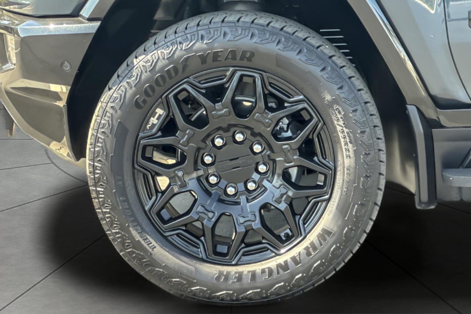 Used 2026 GMC Hummer EV 4x4 Crew Cab w/ LPO, Dark Essentials Package image 23