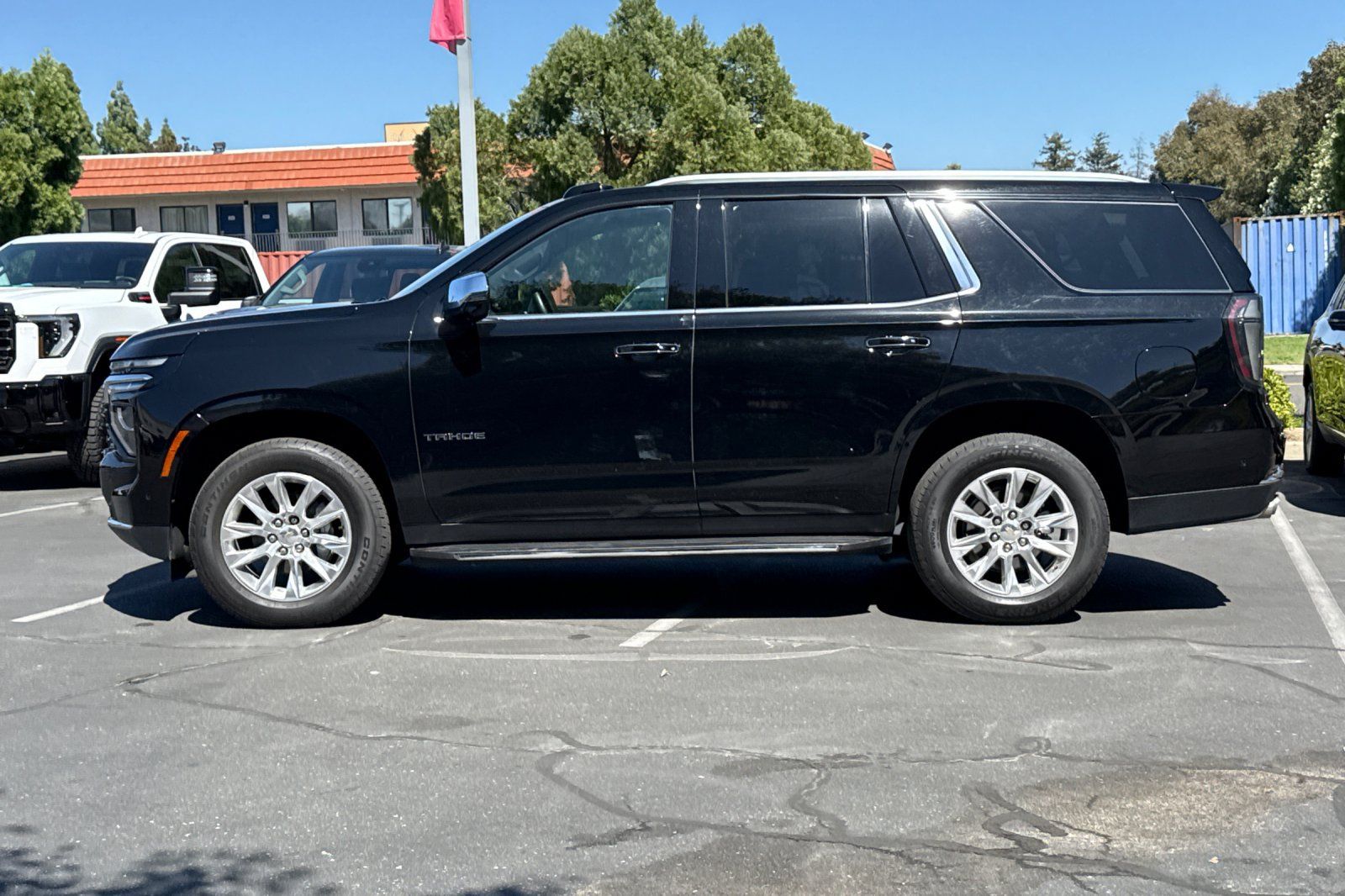 Used 2025 Chevrolet Tahoe Premier AWD/4WD image 8