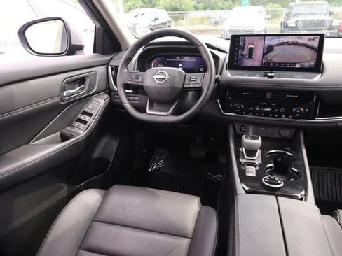 Certified 2025 Nissan Rogue SL w/ Tech Package AWD/4WD image 24