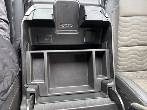 Used 2024 Chevrolet Silverado 2500 ZR2 w/ Technology Package image 33