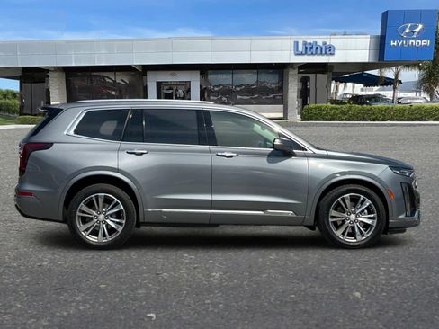 Used 2022 Cadillac XT6 Premium Luxury w/ Technology Package image 8