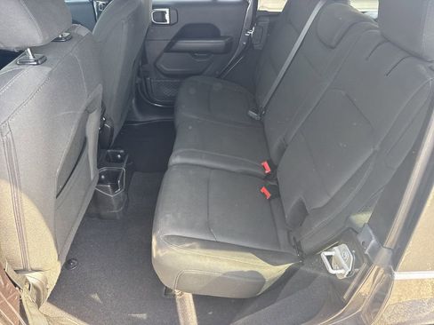 Used 2018 Jeep Wrangler Unlimited Sahara image 20