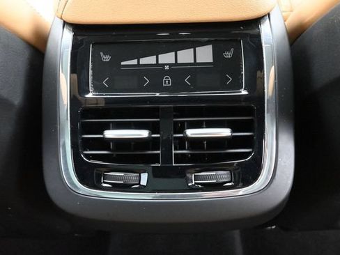 Used 2023 Volvo XC60 B5 Ultimate w/ Climate Package FWD image 29