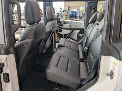 New 2025 Ford Bronco Outer Banks w/ Sasquatch Package AWD/4WD image 11