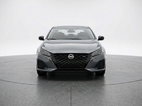 Used 2025 Nissan Altima 2.5 SV FWD image 2