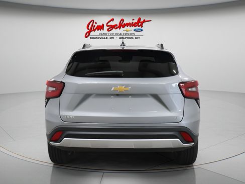 New 2026 Chevrolet Trax LT w/ Driver Confidence Package FWD image 5