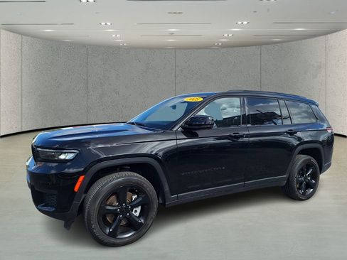 Used 2025 Jeep Grand Cherokee L Laredo AWD/4WD image 1