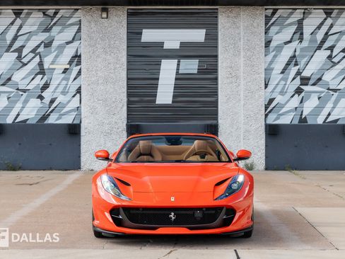 Used 2023 Ferrari 812 GTS Base image 3