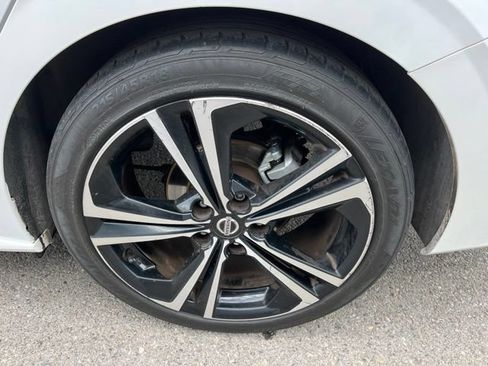 Used 2022 Nissan Sentra SR w/ SR Premium Package FWD image 23