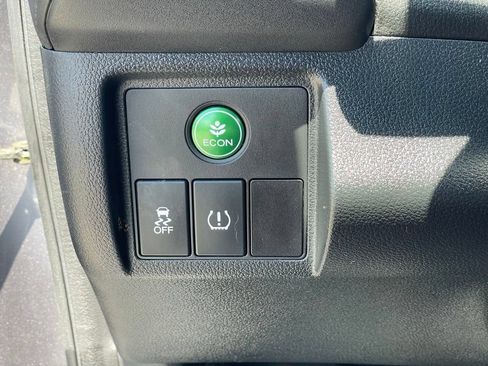 Used 2021 Honda HR-V LX image 13