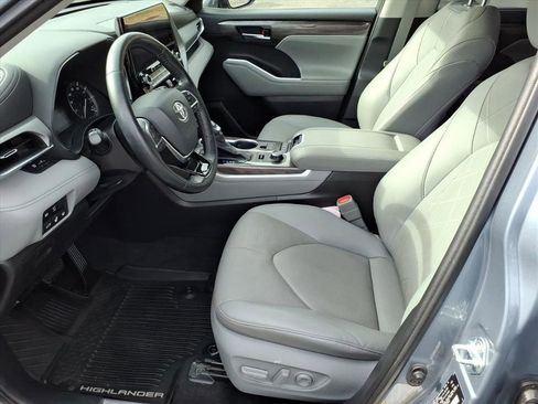 Used 2021 Toyota Highlander Platinum image 11