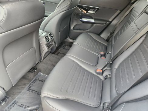 Used 2025 Mercedes-Benz GLC 300 4MATIC image 29