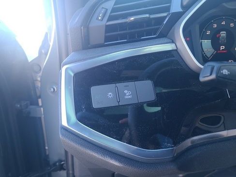 Used 2024 Audi Q3 2.0T Premium image 27