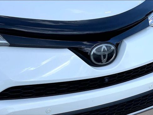 Used 2017 Toyota RAV4 SE w/ Advanced Technology Package FWD image 32