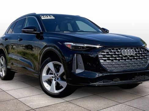 Used 2025 Audi Q5 Premium Plus w/ Premium Plus AWD/4WD image 2