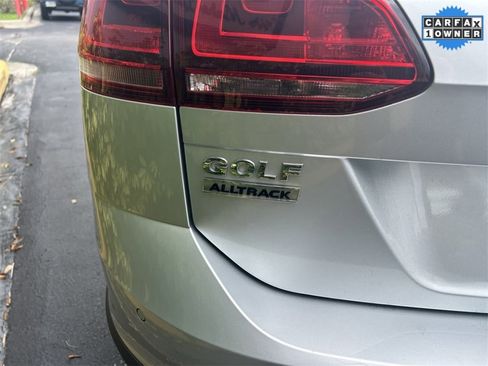 Used 2017 Volkswagen Golf Alltrack SE image 6