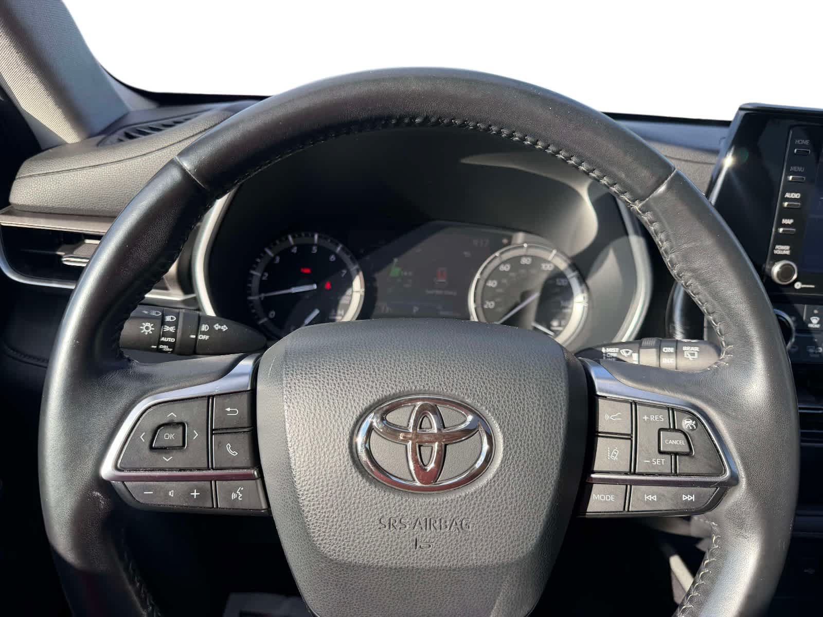 Used 2020 Toyota Highlander XLE AWD/4WD image 30