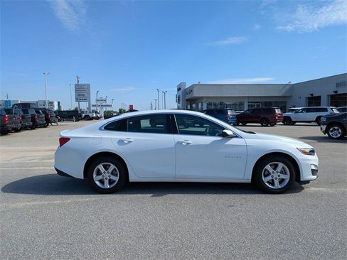 Used 2024 Chevrolet Malibu LS w/ Driver Confidence Package image 2