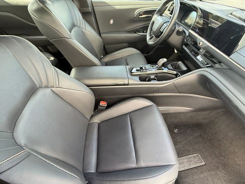 Used 2025 Toyota Crown XLE image 32