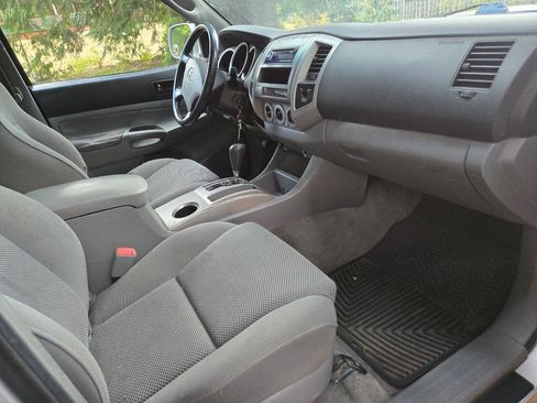 Used 2006 Toyota Tacoma PreRunner RWD image 2