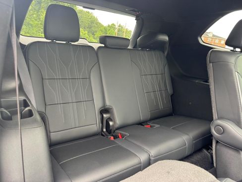 Used 2025 Buick Enclave Avenir w/ Super Cruise Package FWD image 8