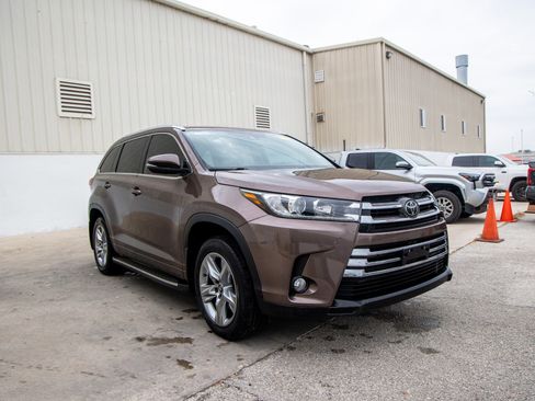 Used 2018 Toyota Highlander Limited Platinum image 5