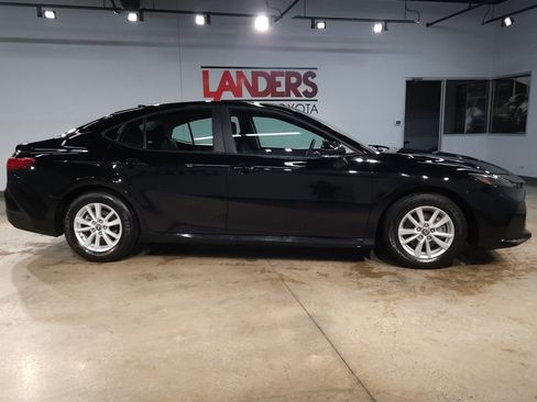Used 2025 Toyota Camry LE image 8