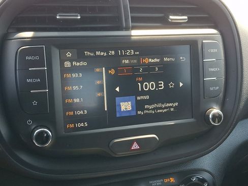 Used 2025 Kia Soul LX w/ LX Technology Package FWD image 16