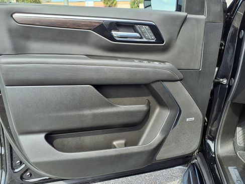 Used 2025 Chevrolet Tahoe Premier AWD/4WD image 26