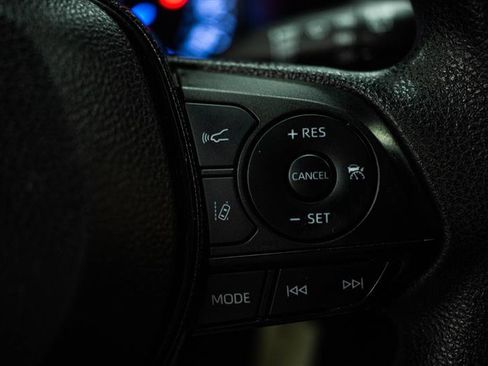 Used 2021 Toyota RAV4 LE image 17