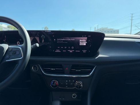 Used 2025 Buick Encore GX Preferred image 18