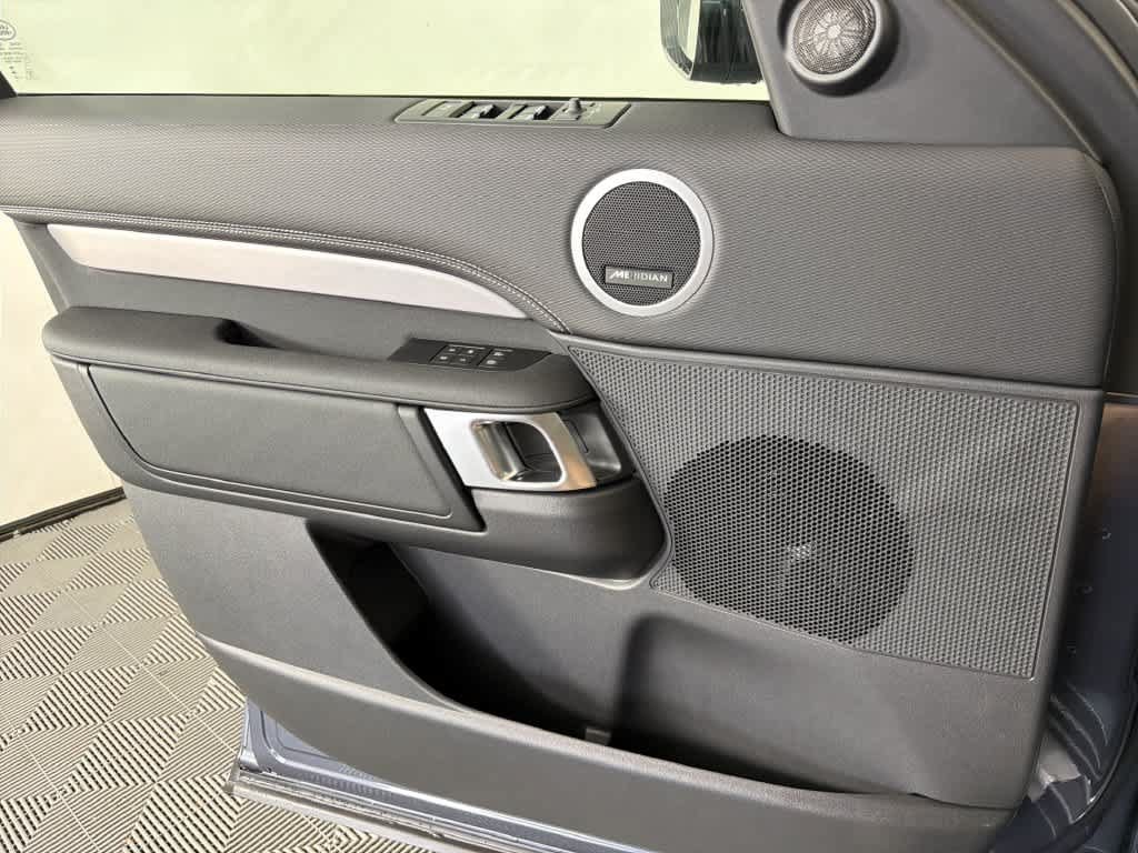 New 2026 Land Rover Discovery Limited Edition AWD/4WD image 25