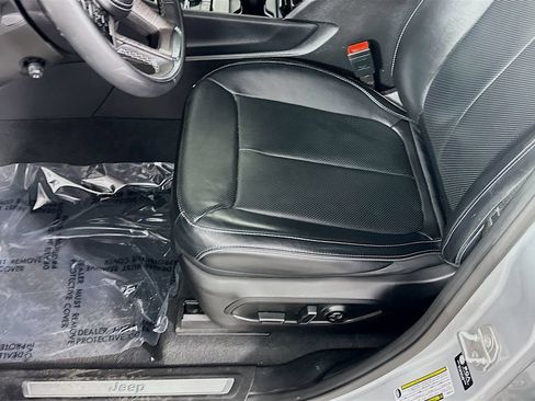 Certified 2025 Jeep Grand Cherokee L Overland w/ Rear Seat Video Group I AWD/4WD image 31