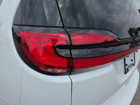 New 2027 Chrysler Pacifica Select AWD/4WD image 37