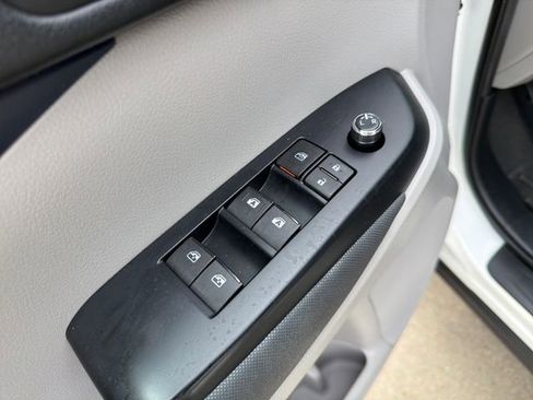 Used 2019 Toyota Highlander LE FWD image 13