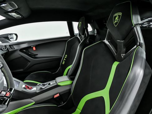 Used 2022 Lamborghini Huracan STO image 22
