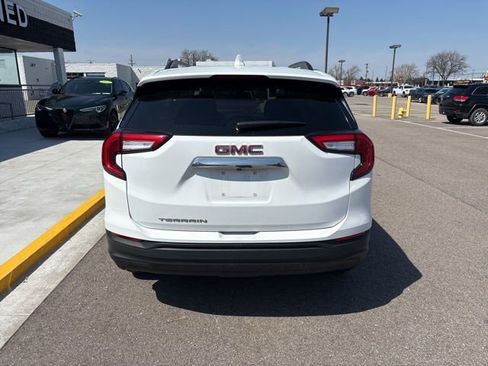Used 2022 GMC Terrain SLE w/ Driver Convenience Package image 9