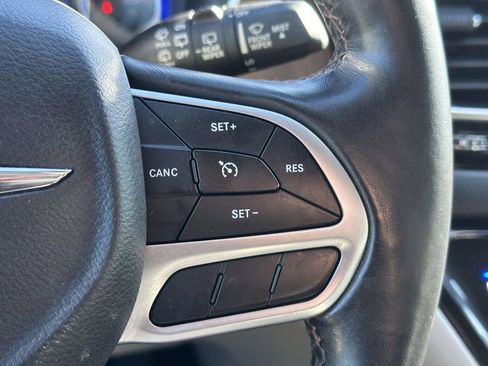 Used 2019 Chrysler Pacifica Touring-L image 23