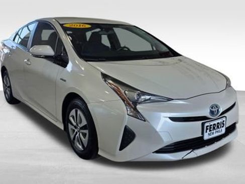 Used 2016 Toyota Prius Two image 9