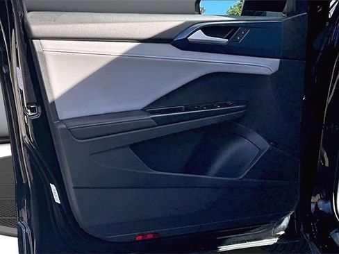 Used 2024 Volkswagen Taos SE image 20