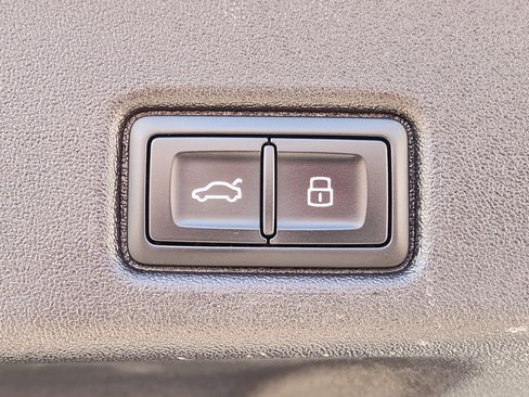 Used 2025 Audi SQ5 Premium Plus image 40