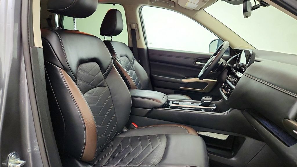 Used 2024 Nissan Pathfinder Platinum AWD/4WD image 25