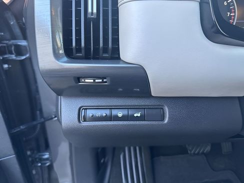 Used 2025 Nissan Pathfinder SL AWD/4WD image 24